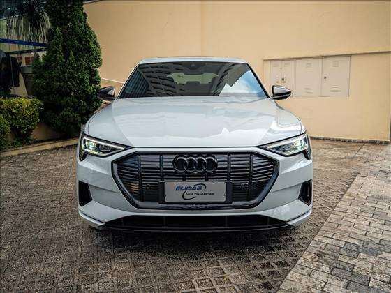 AUDI E-TRON ELÉTRICO SPORTBACK PERFORMANCE BLACK QUATTRO AUDI E-TRON ELÉTRICO SPORTBACK PERFORMANCE BLACK QUATTRO